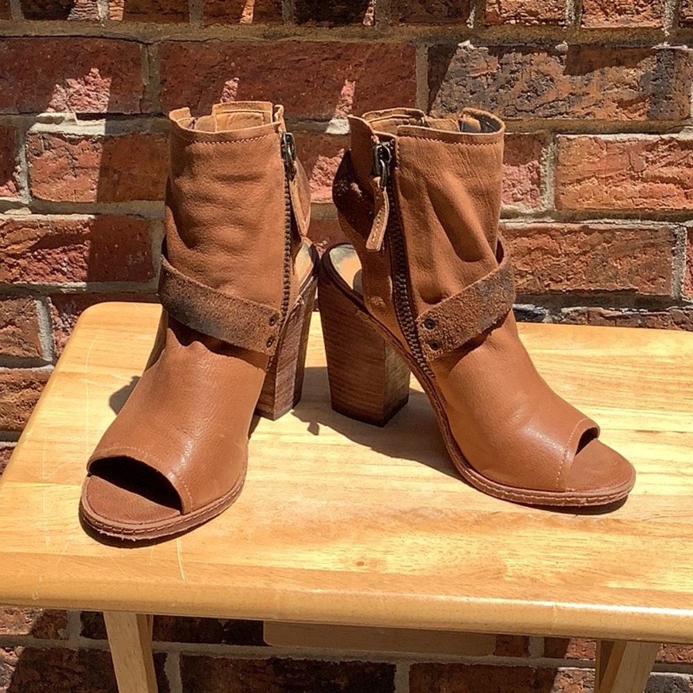 DV Dolce Vita Slingback Cutout Boot. Size 8.5
